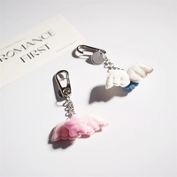 RCGIFT Porte-clés en peluche au crochet avec ailes mignonnes, pendentif de sac à la mode, breloque décorative, petit cadeau, accessoires pour sac à dos