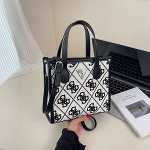 Nouveau <span class=keywords><strong>sac</strong></span> fourre-tout <span class=keywords><strong>à</strong></span> bandoulière brodé avec monogramme, un <span class=keywords><strong>sac</strong></span> <span class=keywords><strong>à</strong></span> <span class=keywords><strong>main</strong></span> polyvalent pour femmes. - Product Image 2