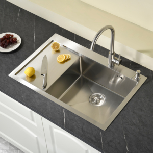 Évier de cuisine à cuve unique en acier inoxydable brossé satiné fait main avec plateau - Product Image 1