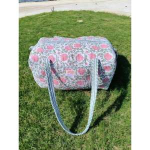 Sac de voyage matelassé en coton imprimé artisanal, fait main, léger, design durable, intérieur spacieux, parfait pour les escapades de week-end - Product Image 6