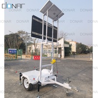 Panneaux de signalisation de circulation à flèche solaire montés sur remorque, 18 ans d'expérience en usine, signalisation lumineuse solaire portable, LED clignotante