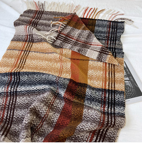 Écharpe chaude épaisse à franges et à carreaux pour femmes, haut de gamme, automne et hiver - Product Image 3