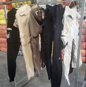 Super Offre Vêtements d'Occasion <span class=keywords><strong>en</strong></span> <span class=keywords><strong>Gros</strong></span> Balles <span class=keywords><strong>de</strong></span> Vêtements Usagés Mixtes Chaussures et Sacs pour Femmes Hommes Été Hiver - Product Image 6