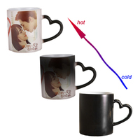 Tasses à café vierges de sublimation en céramique 11oz personnalisées en gros avec poignée en forme de cœur tasses à couleur changeante tasse magique avec logo