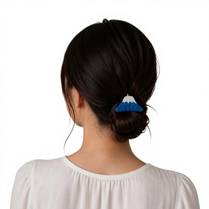 Hecho a Mano en Japón Mt. Set de 3 Accesorios para el Cabello Fuji: Coletero Acrílico y Pinzas para el Cabello para Mujer - Product Image 3