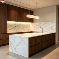 Comptoir de cuisine, îlot de bar, table, salle de bain d'hôtel en quartz Calacatta Gold de synthèse, aspect marbre, découpé sur mesure, pleine épaisseur