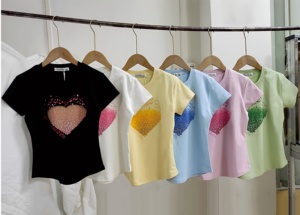 Comodo7 Camiseta sin mangas corta con estampado de cuello redondo de tela de malla de algodón negro para mujer, Camiseta corta con diamantes de imitación, estilo Y2K - Product Image 2