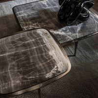 Table basse en marbre naturel pour salon et chambre, fabriquée en acier inoxydable, avec des bords arrondis.