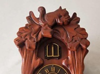 Horloge à coucou standard en quartz, modèle Maison de la Forêt Noire, avec affichage à aiguilles et train en mouvement, pour salon, avec musique du coucou, EN 48110 QMT