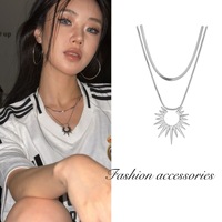 Collier en cuivre avec pendentif en résine tournesol double couche résistant à la décoloration, chaîne serpent, minimaliste, unisexe, subtilement luxueux, pour couples