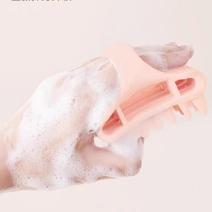 Peigne carré en gel de silice tendance pour le lavage des cheveux, massage du cuir chevelu, outil de nettoyage spécifique pour la tête et les cheveux des enfants et bébés, vente en gros - Product Image 1