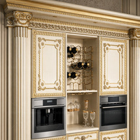Meubles de cuisine modulaires classiques en bois blanc et or avec design de villa européenne et îlot en marbre beige