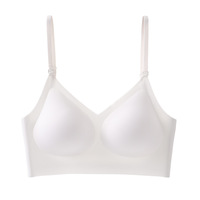 Soutien-gorge invisible sans traces, dos en U, sans armatures, fines bretelles réglables pour un usage quotidien décontracté ou comme sous-vêtement.