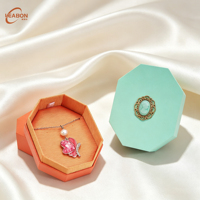 Boîte en papier rigide hexagonale avec logo personnalisé, fermeture magnétique, revêtement UV, emballage pour bague, collier, pendentif, coffret cadeau de mariage