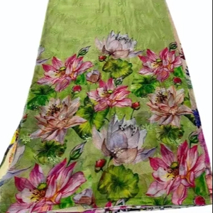 ผ้าชิญอนพิมพ์ลายดิจิทัลคุณภาพพรีเมียม น้ำหนักเบา 150 GSM สำหรับตัดเย็บเสื้อผ้าและชุดเดรส - Product Image 1