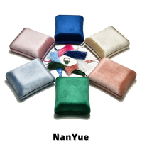 Nouvelle boîte à bagues en velours personnalisée avec logo et pompon, boîte à bijoux portable pour mariage, fiançailles, présentation en magasin, emballage cadeau