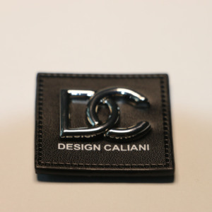 Chất lượng cao tùy chỉnh thiết kế logo 3D Bản vá lỗi thân thiện với môi mạ điện kim loại kết hợp với da bò cao cấp phụ kiện quần áo - Product Image 4