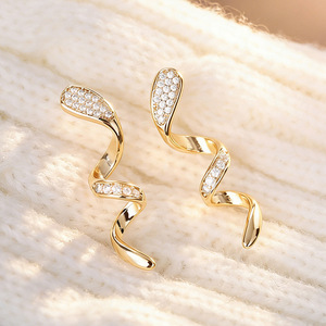 Pendientes de Serpiente en Espiral para Mujer, Diseño de Línea Trenzada, Accesorios de Oreja Únicos y Modernos para Uso Diario - Product Image 5