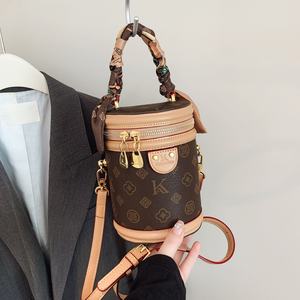 Sacs seau de luxe en cuir PU pour femme, style populaire, sacs messager pour femme, sacs à bandoulière simples et tendance pour femme - Product Image 4