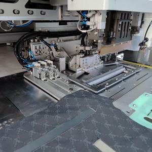 Máquina de coser bolsillos de una sola cabeza DS-3520JG con corte de patrones de bolsillos de jeans por láser y plegado en frío - Product Image 5