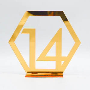 Signes de numéros de table en acrylique doré de 2mm pour décor de fête de mariage Chiffres romains en acrylique Pièce maîtresse géométrique - Product Image 5