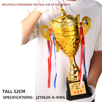 Trophée d'or en gros pour les compétitions sportives Bronze Iron Craft Nouveau design Metal Crown Trophy Cup
