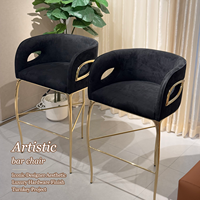 Tabouret de bar design moderne, luxe, acier inoxydable doré, cuir, chaise haute pour bar haut de gamme et projets résidentiels