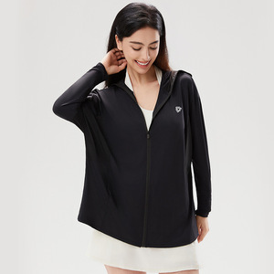 เสื้อแจ็กเก็ตกันแดดมีปีกไวนิลสีดำสำหรับผู้หญิงใส่ในกิจกรรมกลางแจ้งเดินป่าเสื้อผ้าป้องกันรังสีอัลตราไวโอเลต - Product Image 2