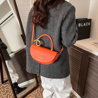Vente flash 2026 Nouveauté Sac à bandoulière unique minimaliste, Sac à bandoulière tendance de couleur bonbon texturé pour femmes pour les trajets quotidiens