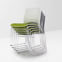 Chaise de salle à manger moderne en plastique à prix abordable, chaise nordique sans accoudoirs en PP, empilable, pour café, restaurant, école, directement de l'usine