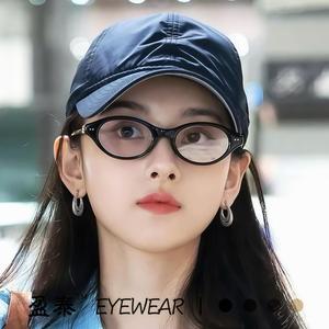 Gafas de Sol Ovaladas Estilo Nerd para Mujer, Montura de PC Negra, Protección UV400 Clase 2, Retráctiles, Aptas para Gafas de Presbicia - Product Image 1