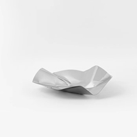 Vente directe d'usine, assiettes décoratives en acier inoxydable argenté de forme irrégulière, design Art Déco, pour restaurant, mariage