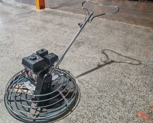 Talocheuse à béton manuelle à moteur pour le nivellement du béton, diamètre de travail 100 cm, talocheuse à béton à moteur essence - Product Image 5
