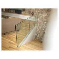 Système de garde-corps en verre résistant à la rouille et aux intempéries Prima PR Commercial pour escaliers et porches extérieurs avec profilé en U en acier facile à nettoyer