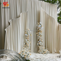 SMOOTH Arche décorative en métal blanc ondulé pour accessoires de mariage, draperie, chapiteau, chuppah, mandap, toile de fond et rideau pour cérémonie de remise des diplômes