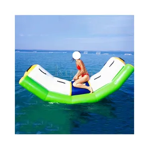 豪华夏季水上儿童公园沙滩派对玩漂浮物跷跷板玩具成人浮动充气船游泳池