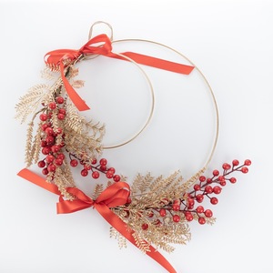 Corona Artificial CallaFloral con Bayas Rojas y Hojas Doradas, Decoración para el Hogar, Accesorio para Bodas CF01056 - Product Image 3