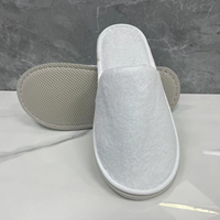 Pantoufles d'hôtel en gros, luxe, bon marché, blanches, lavables, jetables, pantoufles de spa pour invités, en polaire corail, à bout fermé