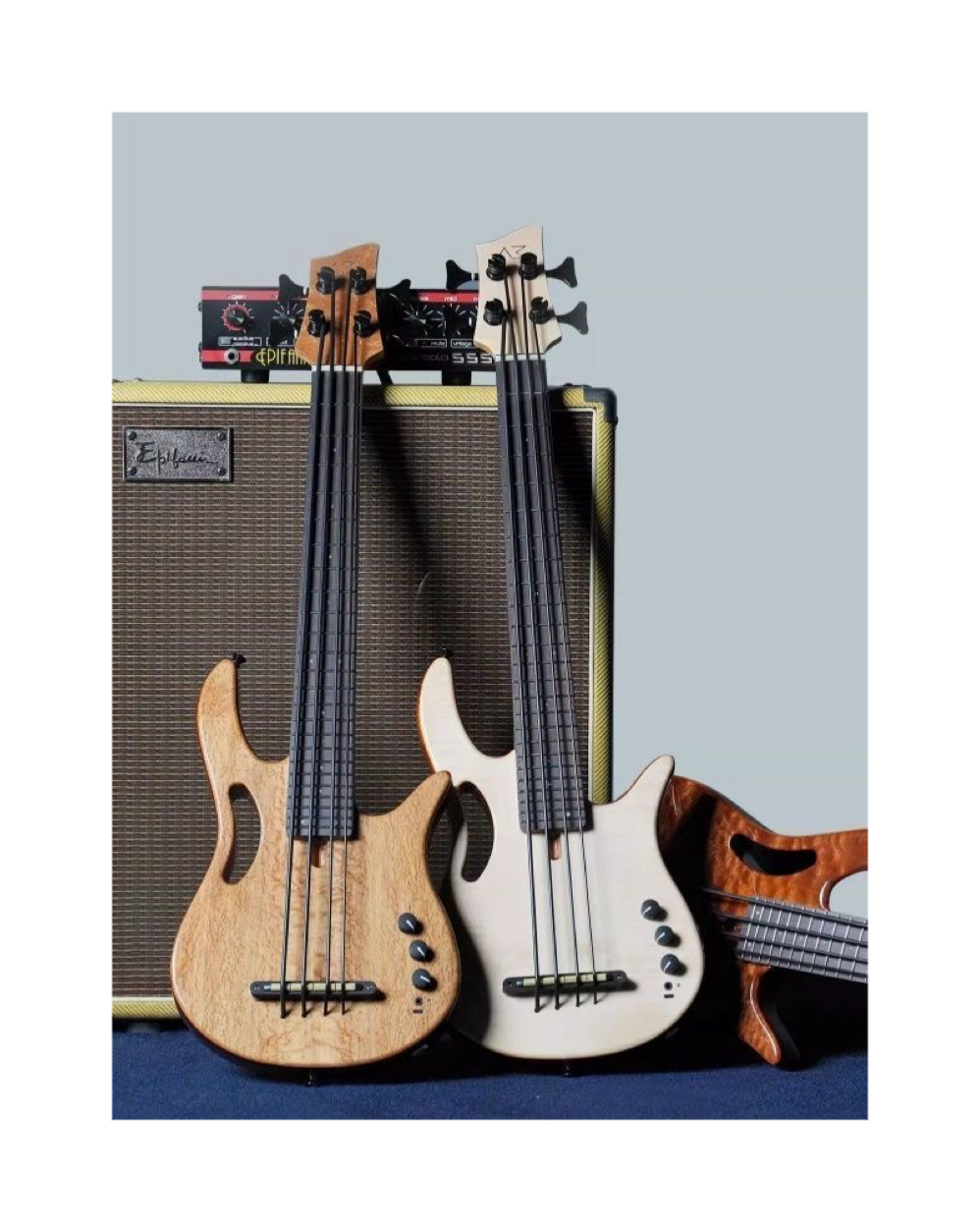 Akama Mini Bass Guitar - Silent, Portable, and Perfect for Beginners
