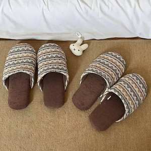 Nouvelle tendance : pantoufles plates en lin de style japonais pour femmes, silencieuses, pour sols en bois, personnalisables, avec une grande promotion - Product Image 1
