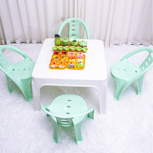 Table carrée en plastique pour enfants avec chaises, ensemble de meubles durables pour salle de jeux intérieure - Product Image 3