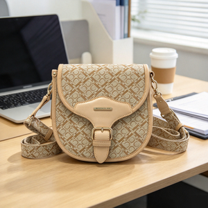 Sac à bandoulière vintage en tissu imprimé pour femme avec rabat à boucle en cuir et large sangle détachable – Sac à main bandoulière pour femme - Product Image 6