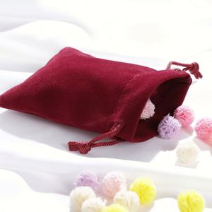 Sac cadeau miniature en velours personnalisé 3x4 pouces, pochettes d'emballage pour bijoux en tissu de velours rouge, sac cadeau avec cordon de serrage bordeaux - Product Image 4