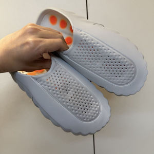 Sandalias de Entrenamiento Deportivo Profesionales Fashion Designer 001, con Punta Cerrada, para Antes del Partido, Competición, Ejercicio Atlético - Product Image 1