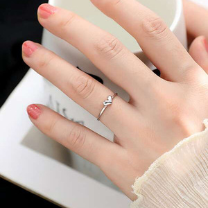 Anello decorativo giapponese coreano a forma di cuore, ornamento minimalista e dolce per l'uso quotidiano, per donne che si spostano ogni giorno. - Product Image 4