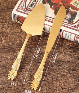 Set di formine per torte e coltelli da sposa in lega di zinco oro di lusso con manico in ananas - Product Image 5