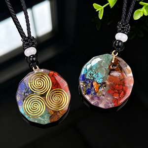 Pendentif énergétique Orgone 7 Chakras pour la guérison <span class=keywords><strong>Reiki</strong></span>, rond, en résine avec éclats de cristal, collier Orgonite, bijoux spirituels - Product Image 2