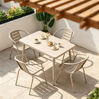 Ensemble de salle à manger d'extérieur moderne, table rectangulaire imperméable et résistante aux UV avec chaises pliantes pour patio, bistrot, projets hôteliers