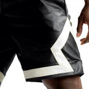 Pantalones Cortos Deportivos de Satén Negro para Hombre con Franja Lateral Blanca, Cintura con Cordón Ajustable, Estilo Deportivo, Secado Rápido, Corte Medio - Product Image 3