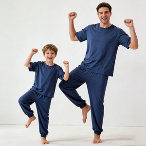 Set Pigiama <span class=keywords><strong>Famiglia</strong></span> Tinta Unita Personalizzabile Stampa Moda Papà Mamma Bambini Abbigliamento Coordinato <span class=keywords><strong>Famiglia</strong></span> Completi da Notte - Product Image 2